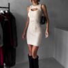 Béžové svetrové elegantní krátké šaty LUIZA Velikost: M/L - Image 2