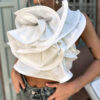 Bílý crop top DANNYS s velkou květinou Velikost: M/L - Image 2