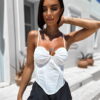 Bílý elegantní top BETSYSE s průstřihem Velikost: M/L - Image 2