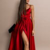Červené lesklé elegantní šaty YASMINE s rozparkem - Image 3