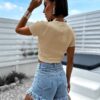 Béžový elegantní crop top CAILINE Velikost: M/L - Image 3