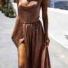 Hnědé lesklé elegantní šaty YASMINE s rozparkem - Image 3