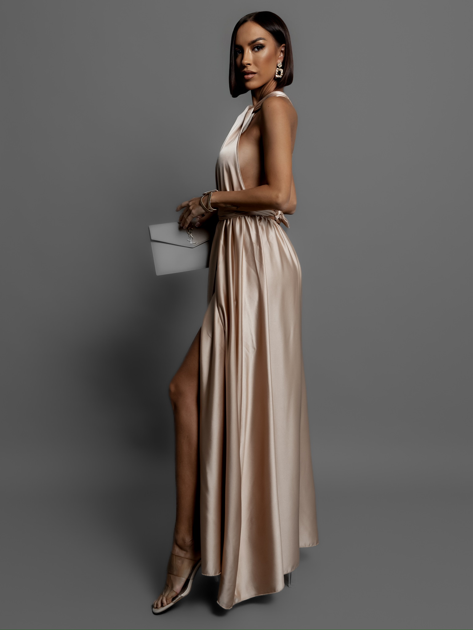 Béžové lesklé šaty VALERDI s variabilním vázáním a rozparkem Velikost: ONESIZE - Obrázek 2