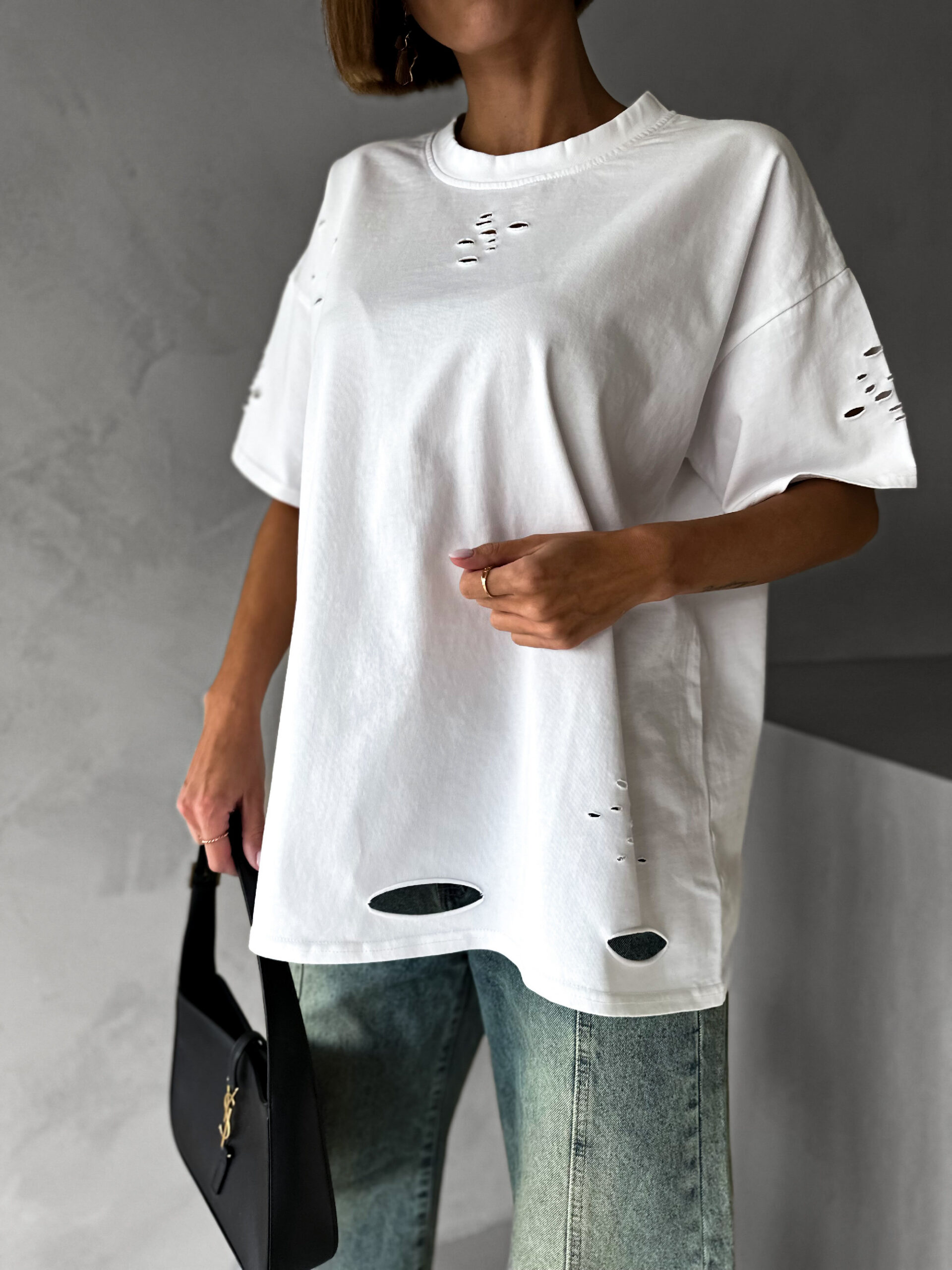 Bílé oversized trhané triko BERATI Velikost: ONESIZE - Obrázek 3