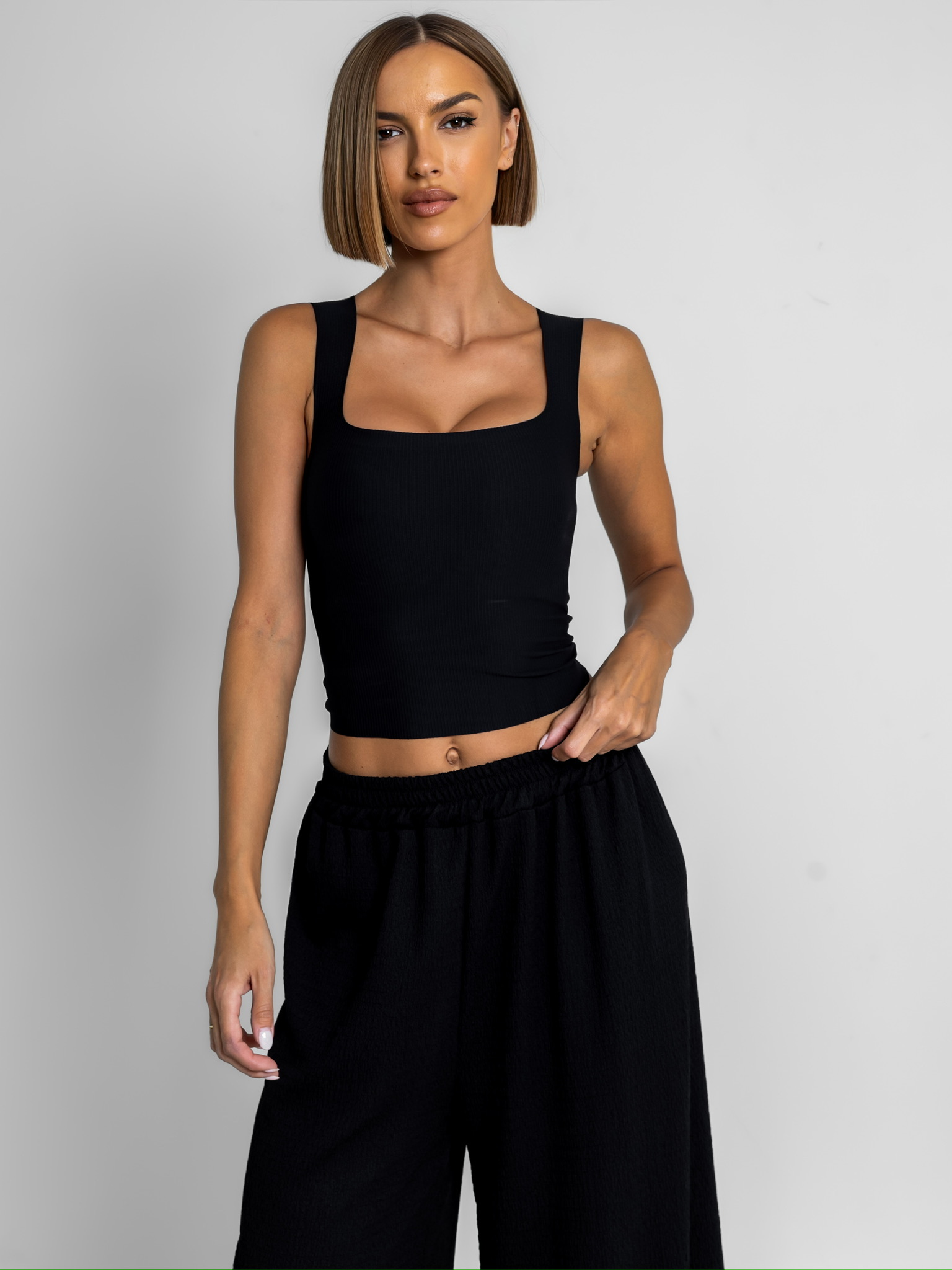 Černý basic elastický top CAMILLA s vycpávkami Velikost: ONESIZE - Obrázek 2
