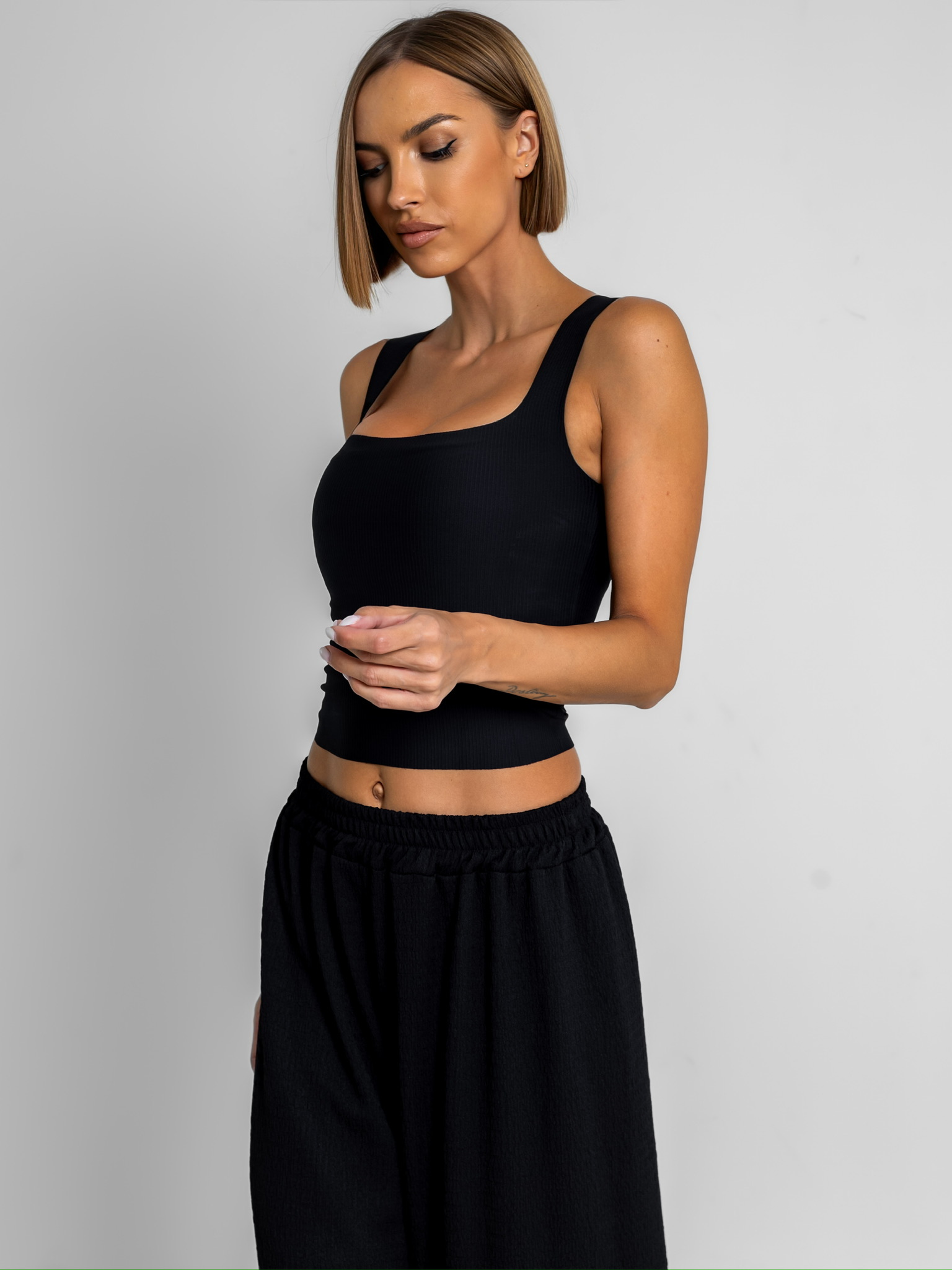 Černý basic elastický top CAMILLA s vycpávkami Velikost: ONESIZE - Obrázek 3