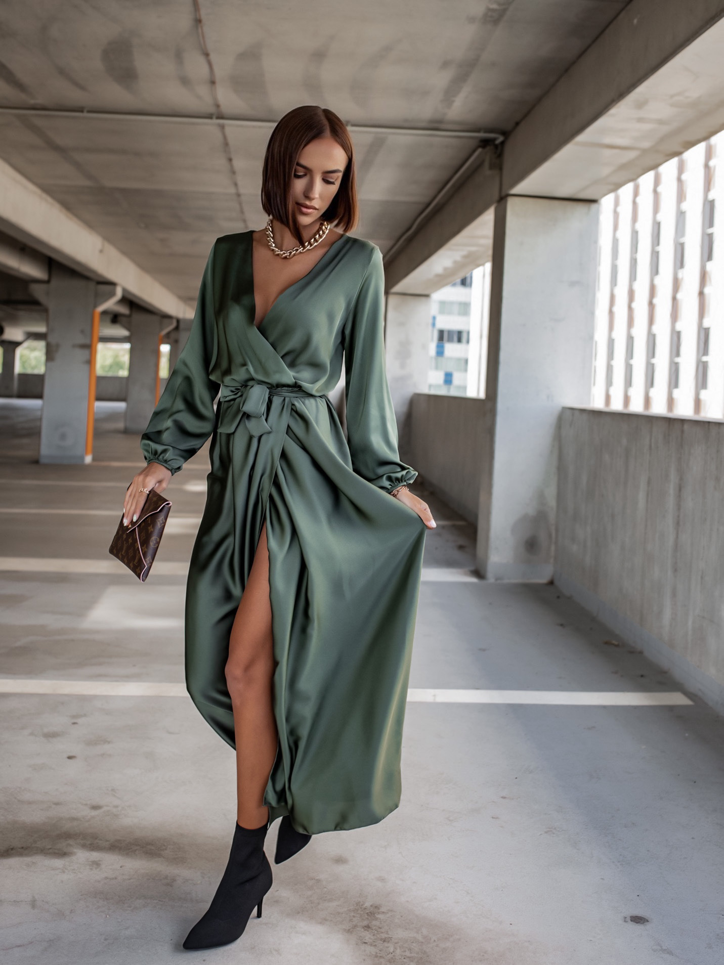 Khaki elegantní šaty WOMAN s dlouhým rukávem - Obrázek 3