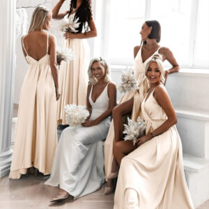 Krémové dlouhé lesklé šaty PERFECTLY pro družičky Velikost: ONESIZE