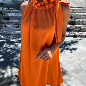 Oranžové lesklé šaty FUENTE s vázáním kolem krku