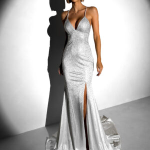 Stříbrné plesové dlouhé třpytivé šaty ELUREYA s rozparkem Velikost: M