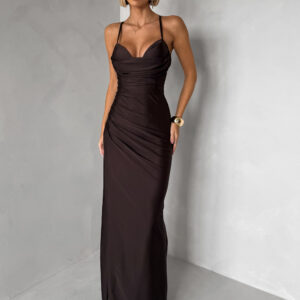 Tmavě hnědé dlouhé saténové šaty ORIXY s výstřihem Velikost: ONESIZE