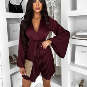 Vínové plisované saténové šaty CIRAYS s páskem Velikost: ONESIZE