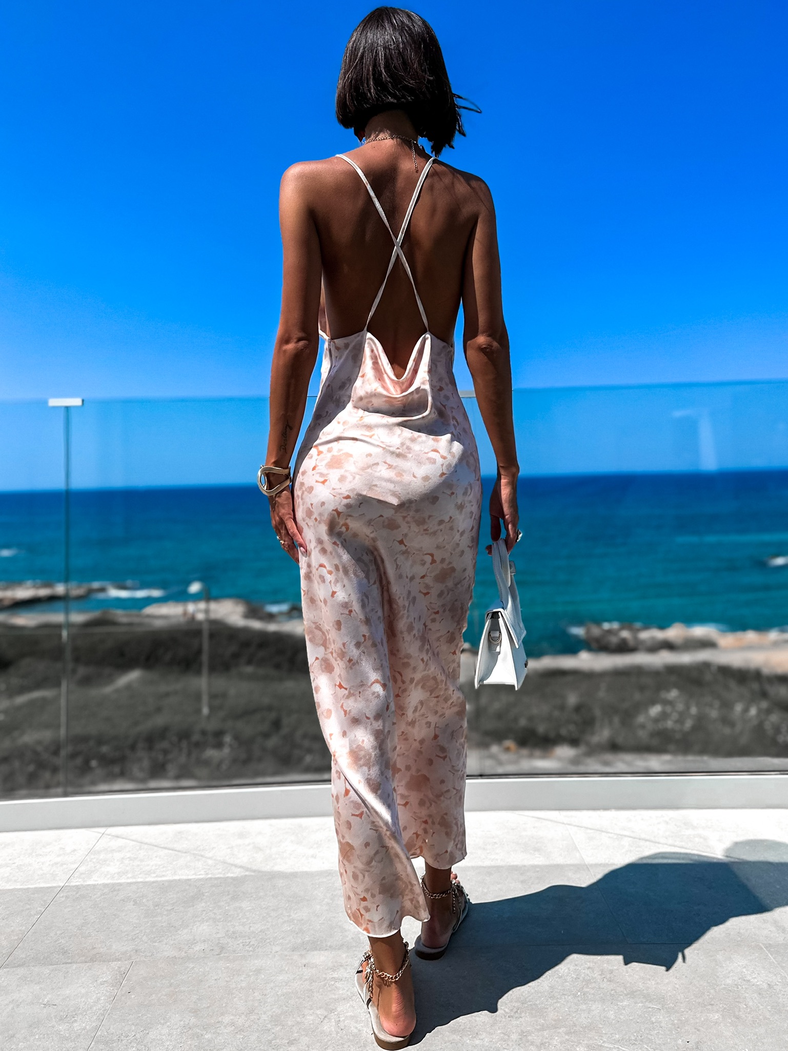 Béžové lesklé elegantní šaty DRAKSEN Velikost: ONESIZE - Obrázek 3