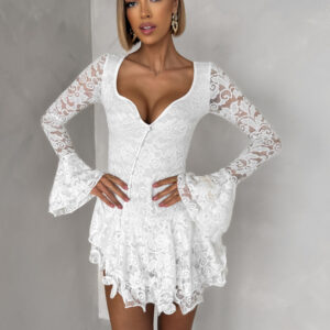 Bílé krajkované krátké šaty ZENITH s volánky Velikost: ONESIZE