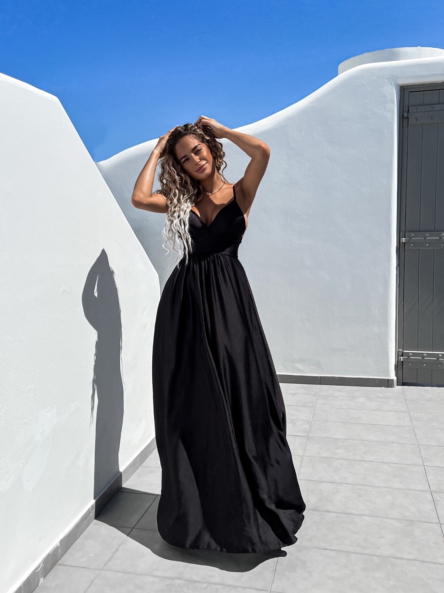 Černé elegantní šaty MAKANY - Obrázek 2