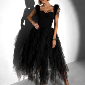 Černé společenské tylové šaty NUVELLE s peříčky Velikost: M