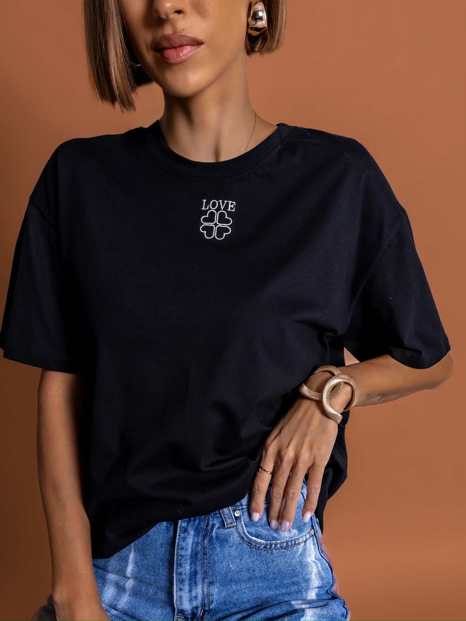 Černé triko SOFEA s výšivkou 100% bavlna Velikost: ONESIZE