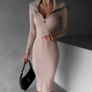 Hnědé svetrové žerzejové šaty AILEL s rolákem Velikost: M/L