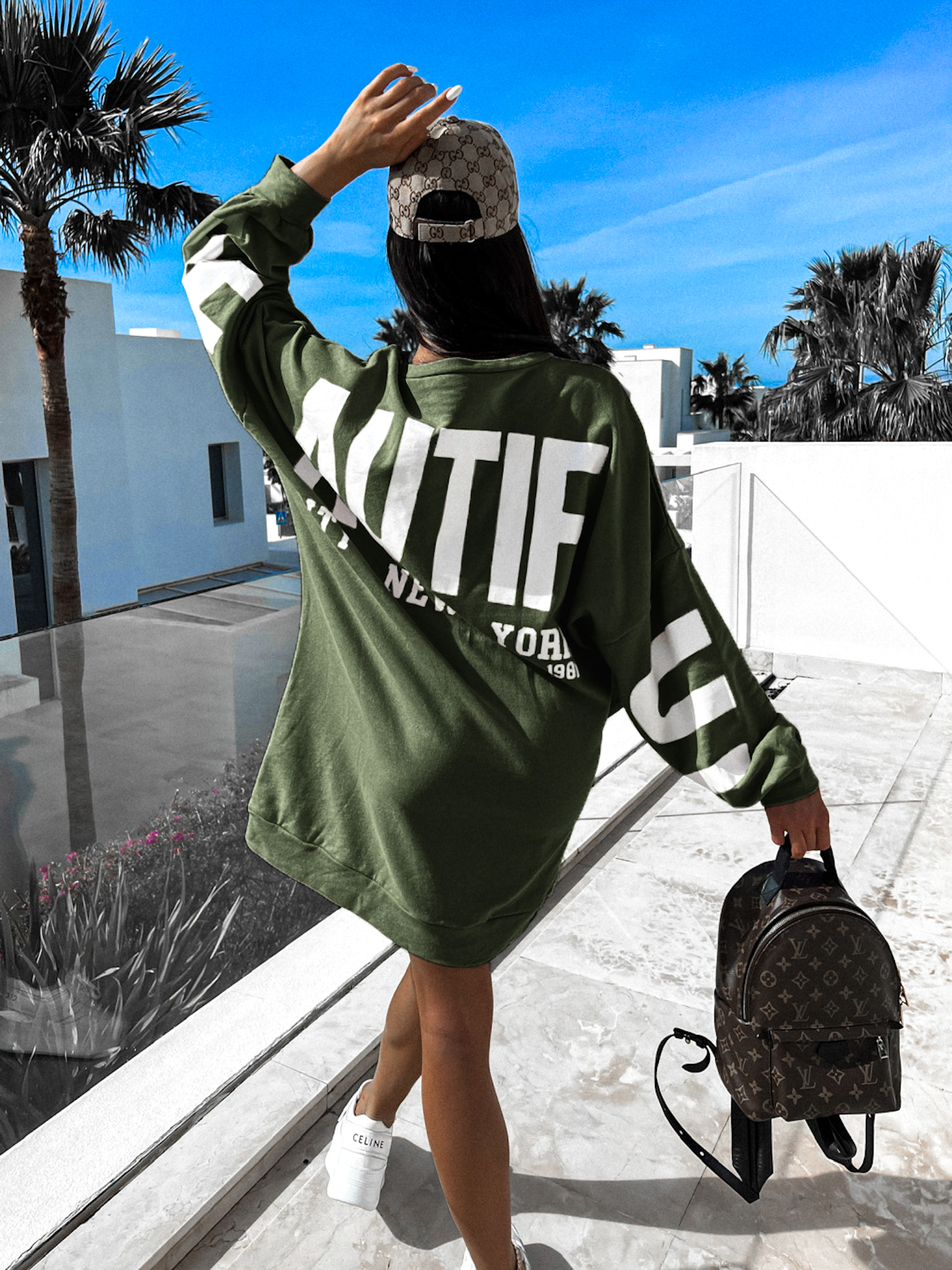 Khaki oversize mikina HUGHEN s potisky Velikost: ONESIZE - Obrázek 2