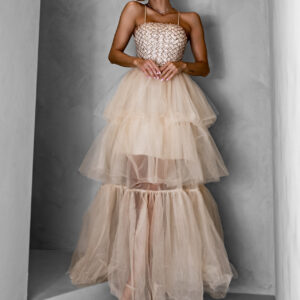 Krémové dlouhé tylové šaty FREDOX s volánem Velikost: M/L