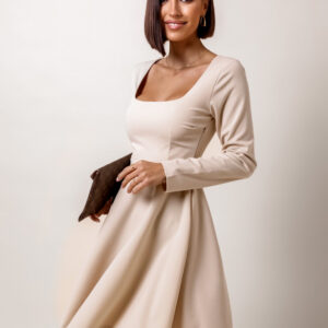 Krémové elegantní šaty BUTTONI jednoduchého střihu Velikost: ONESIZE