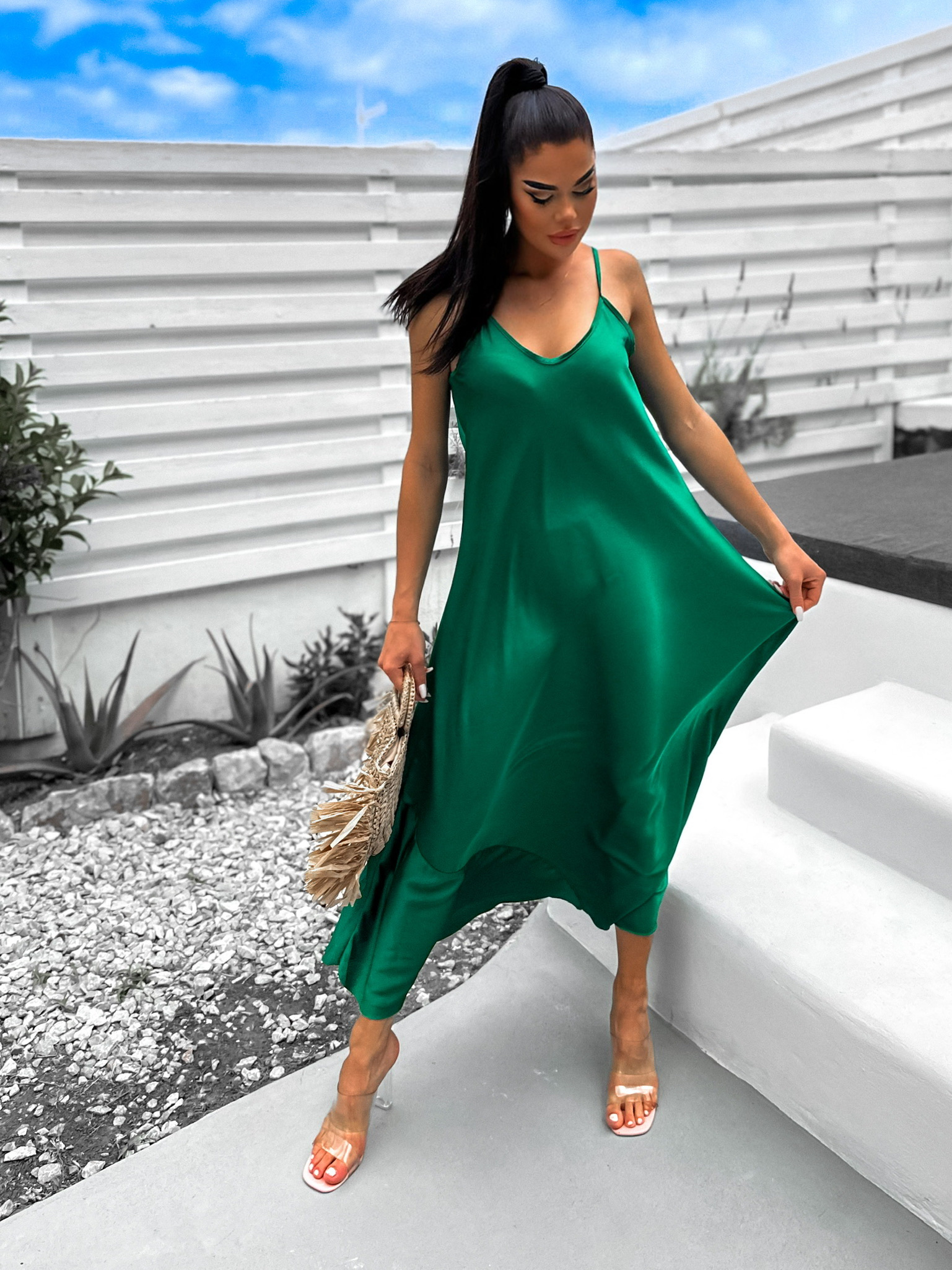 Zelené lesklé elegantní šaty CARDLINE Velikost: ONESIZE - Obrázek 3