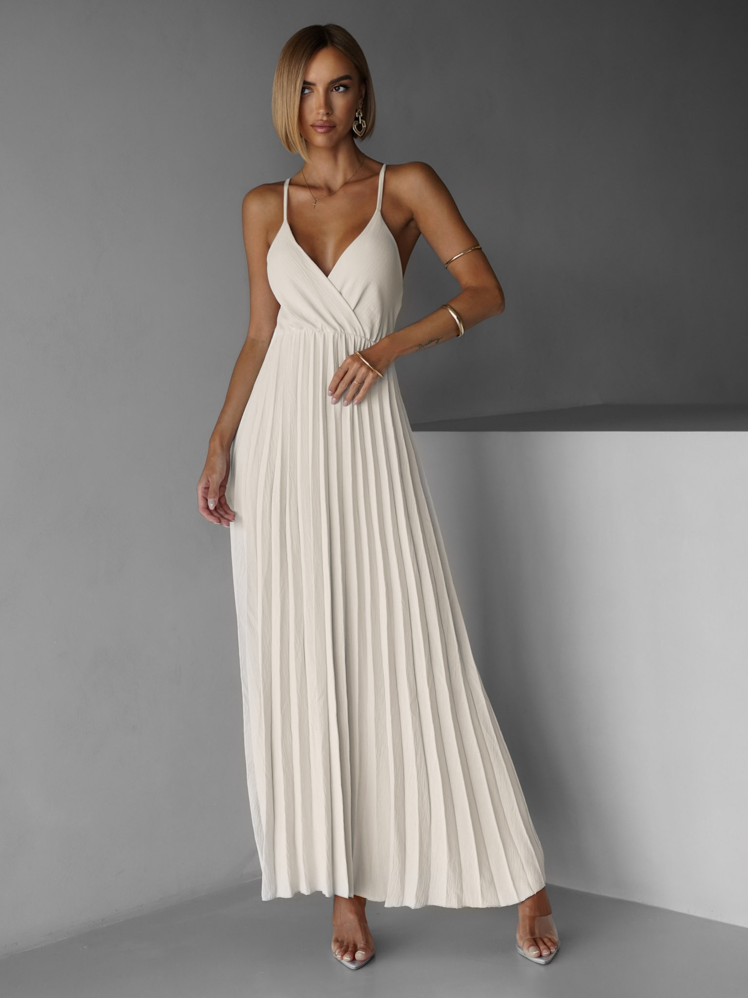 Béžové šaty SUNLOVE s plisovanou sukní - Obrázek 3