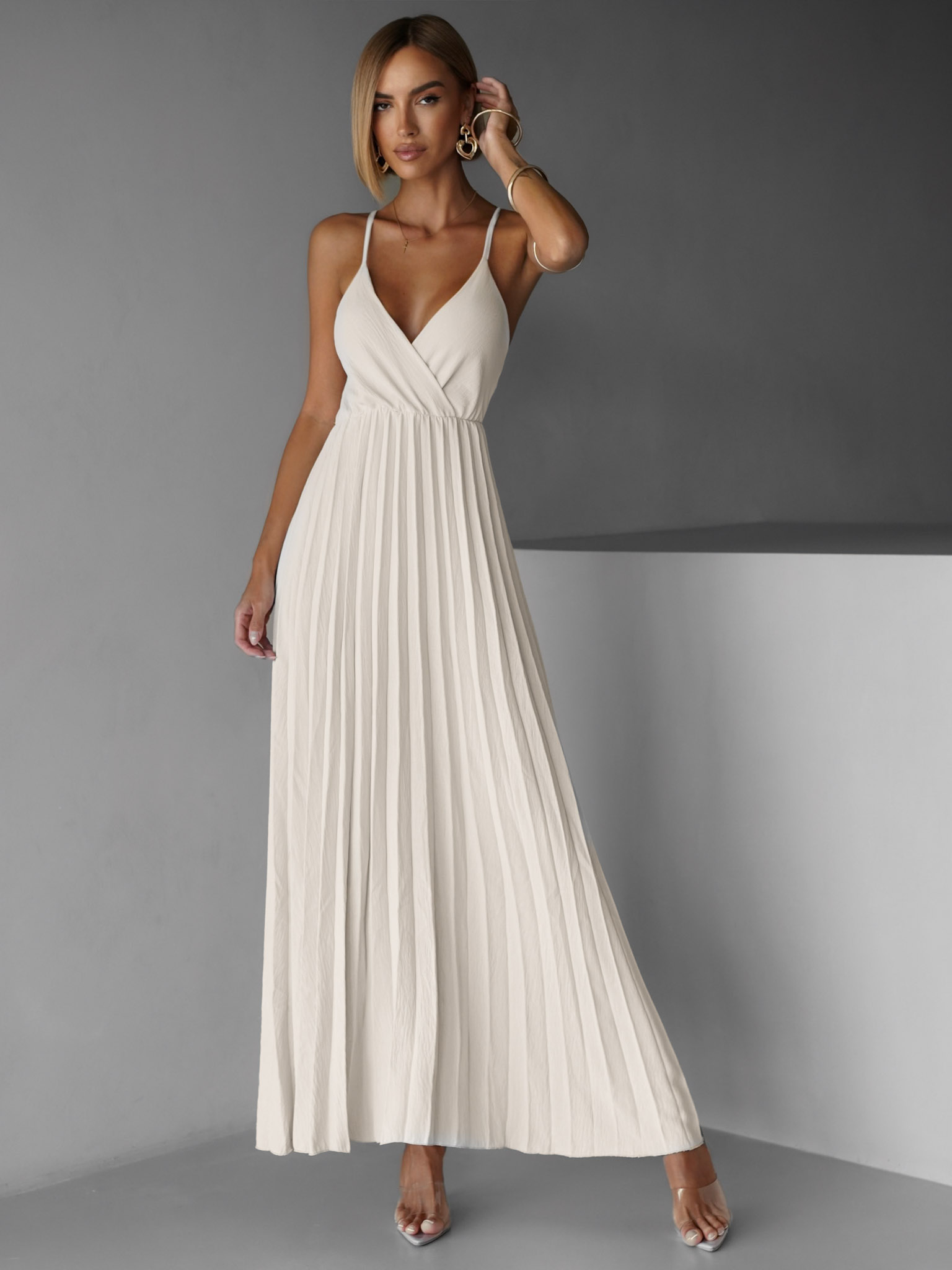 Béžové šaty SUNLOVE s plisovanou sukní