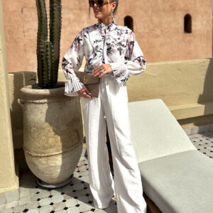 Bílá květinová halenka GINO se vzory Velikost: ONESIZE