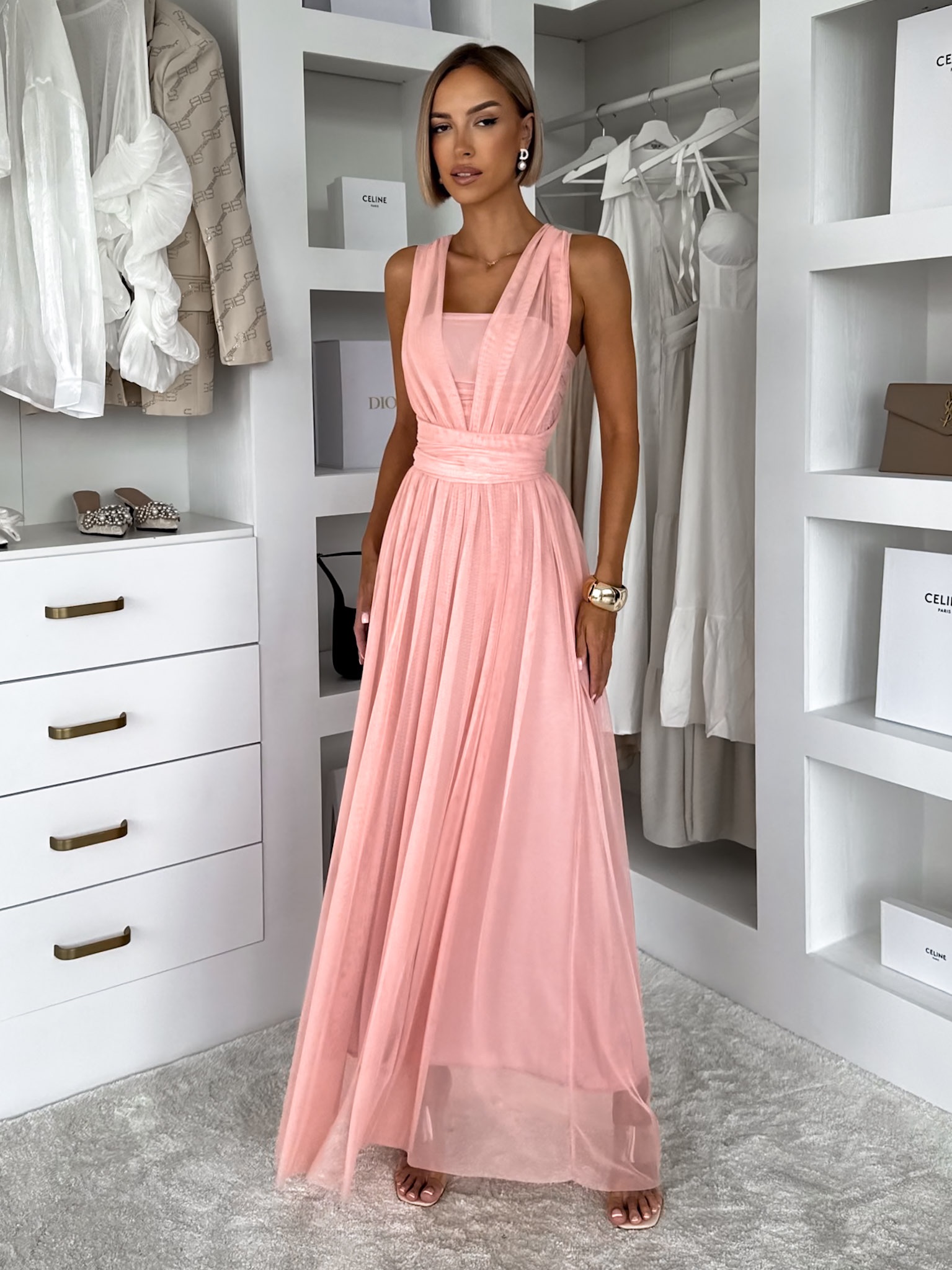 Broskvové dlouhé tylové plesové šaty OBSIYA s vlečkou Velikost: ONESIZE - Obrázek 2