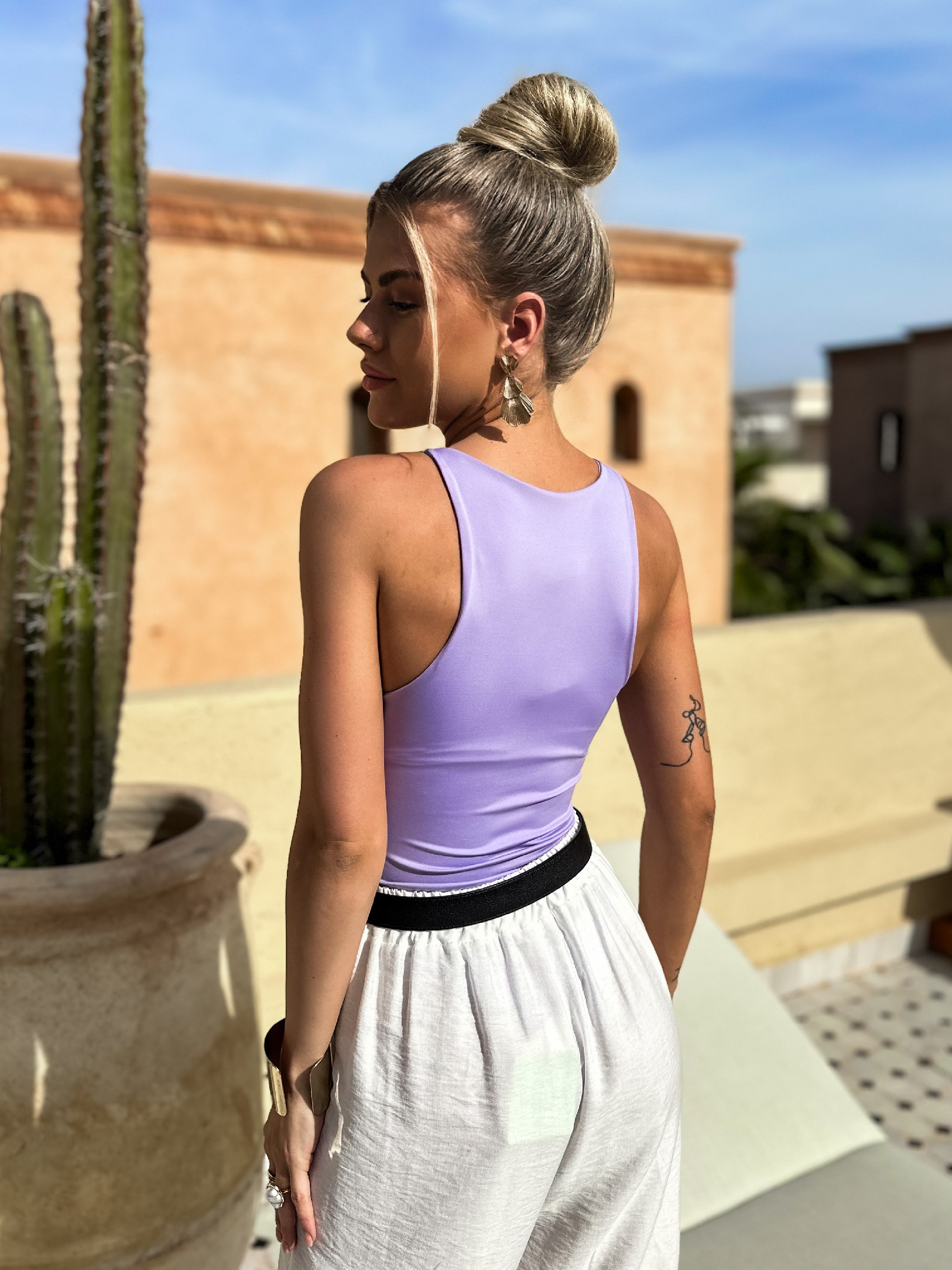 Fialové jednoduché elastické body KYNYR bez rukávu Velikost: ONESIZE - Obrázek 3