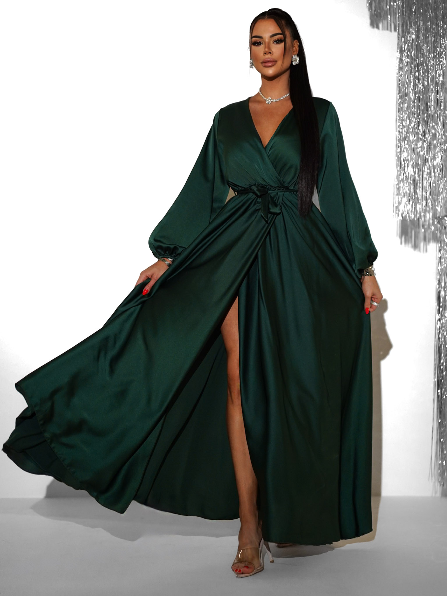 Smaragdové saténové maxi šaty WOMAN s dlouhým rukávem Velikost: ONESIZE - Obrázek 2