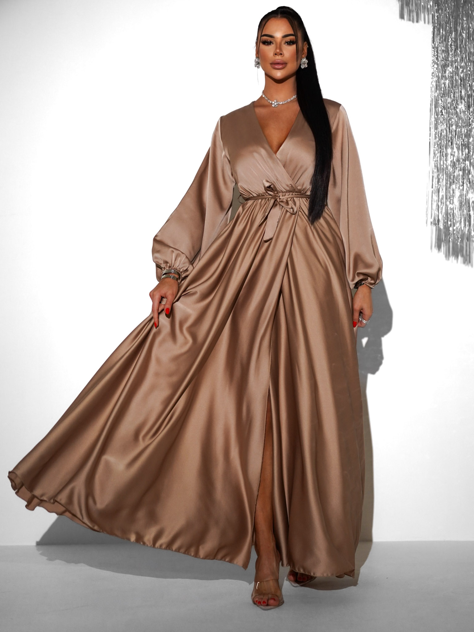 Zlaté elegantní šaty WOMAN s dlouhým rukávem - Obrázek 2