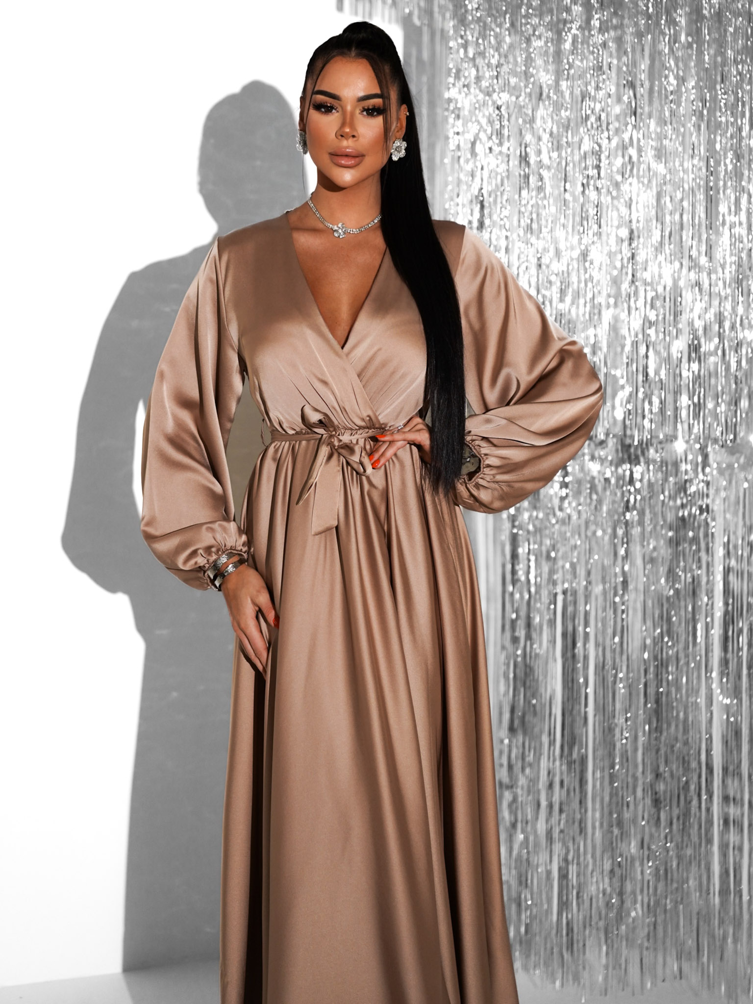 Zlaté elegantní šaty WOMAN s dlouhým rukávem - Obrázek 3