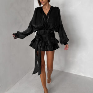 Černé koktejlové krátké šaty HEXTOR s kraťásky Velikost: M/L