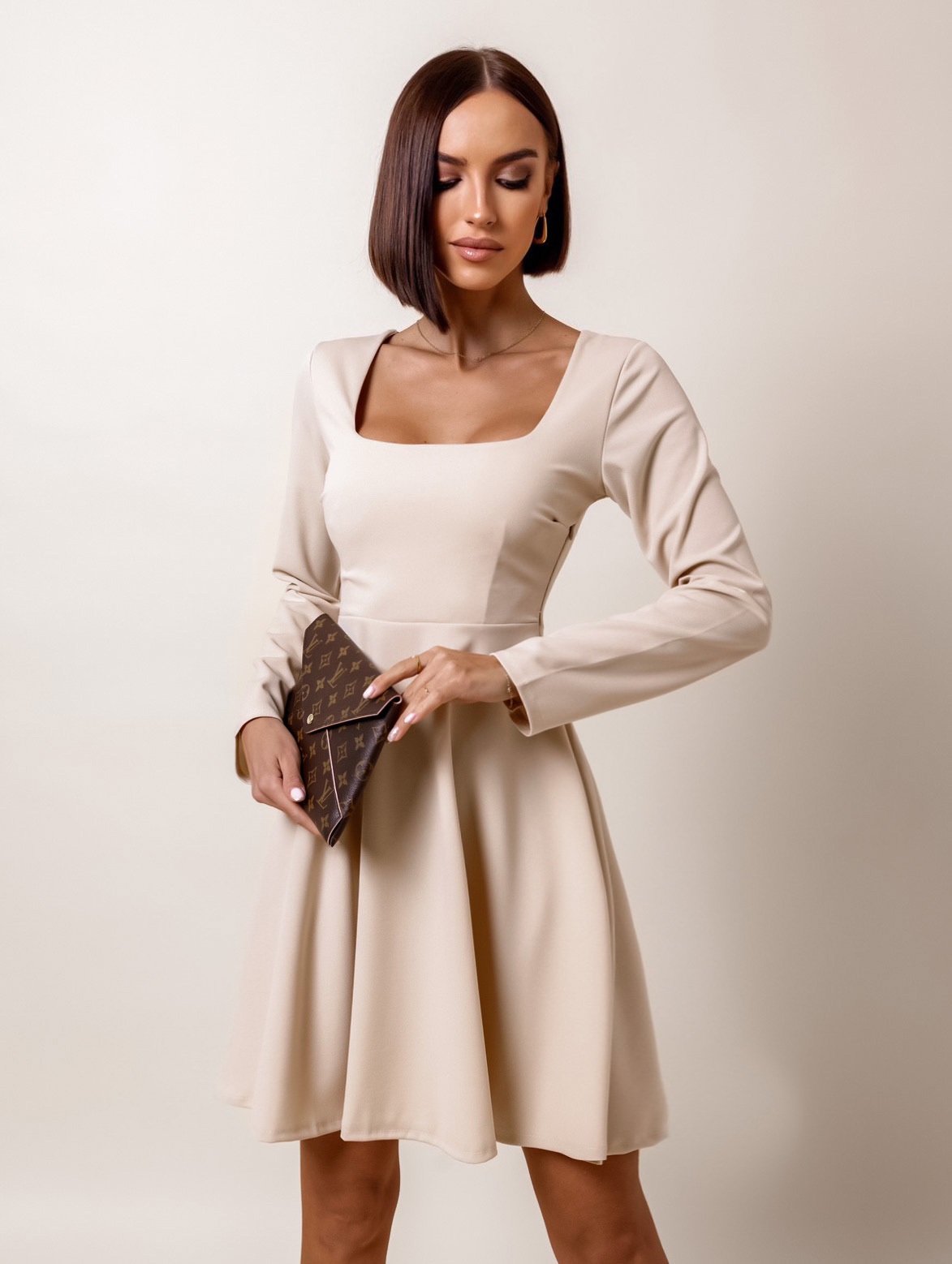 Krémové elegantní šaty BUTTONI jednoduchého střihu Velikost: ONESIZE - Obrázek 3