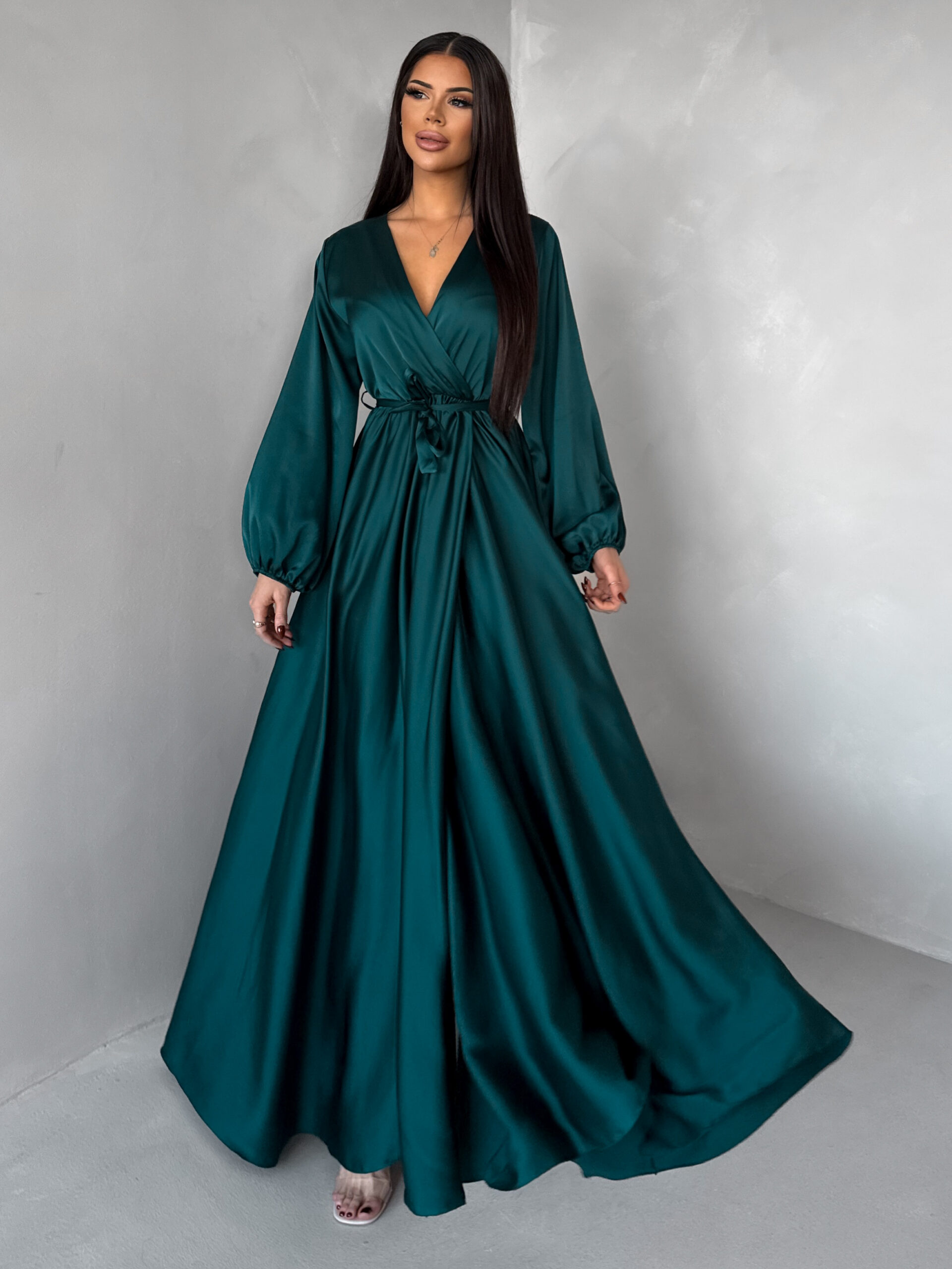 Tmavě petrolejové dlouhé saténové šaty WOMAN s páskem Velikost: ONESIZE