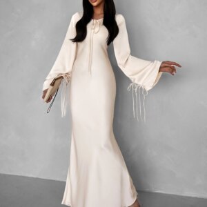 Krémové dlouhé saténové šaty TAGYWA s vázáním Velikost: S