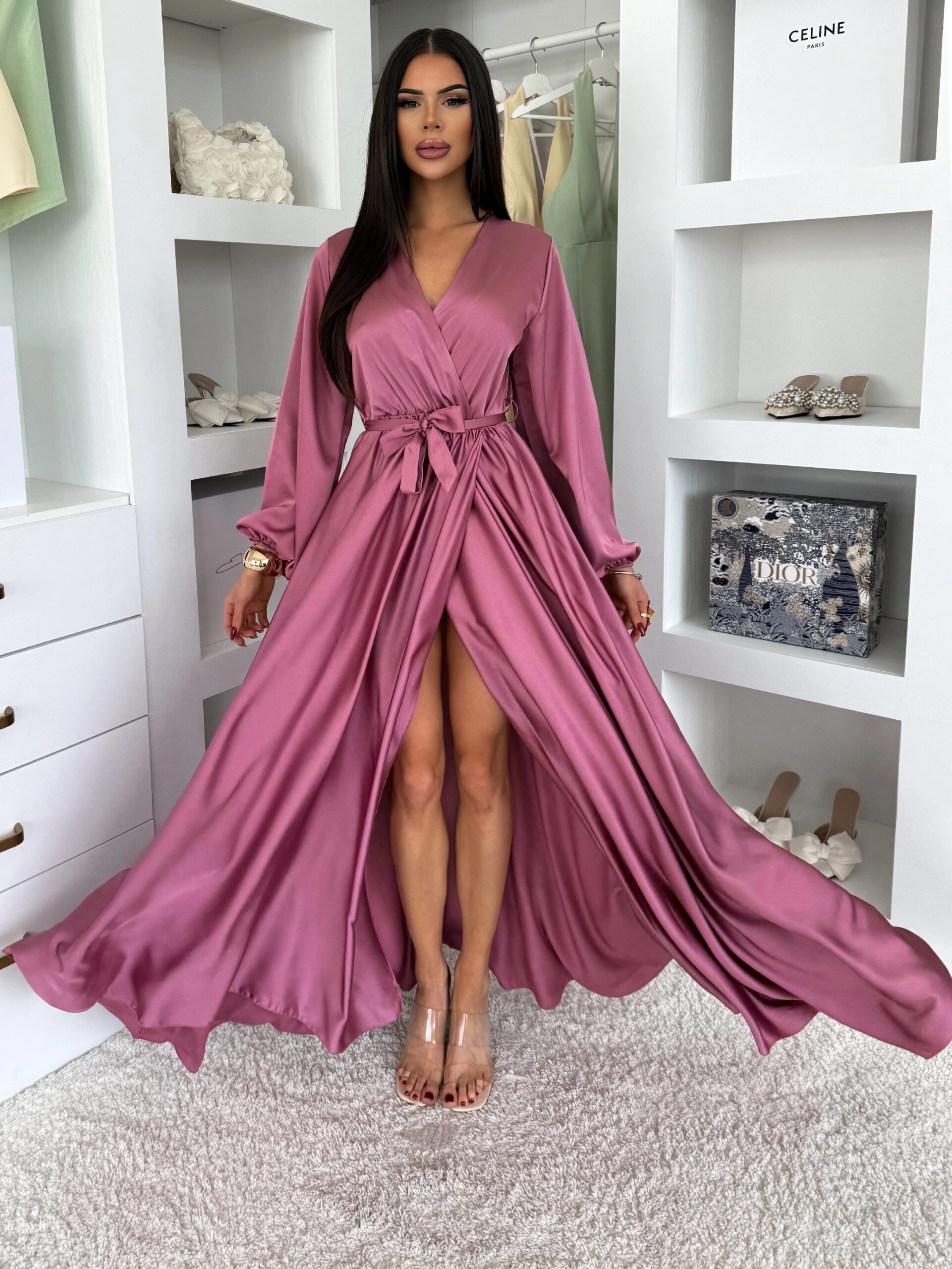 Malinové saténové elegantní šaty WOMAN s dlouhým rukávem Velikost: ONESIZE - Obrázek 2