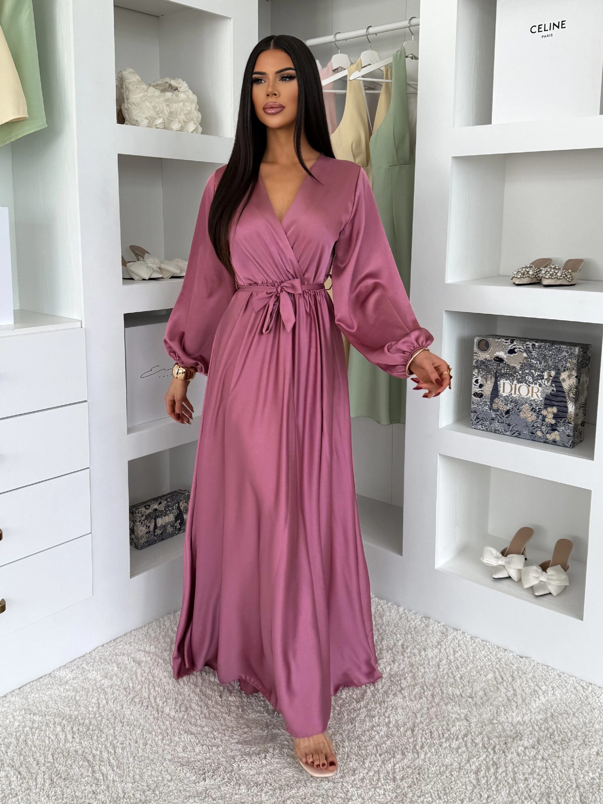 Malinové saténové elegantní šaty WOMAN s dlouhým rukávem Velikost: ONESIZE