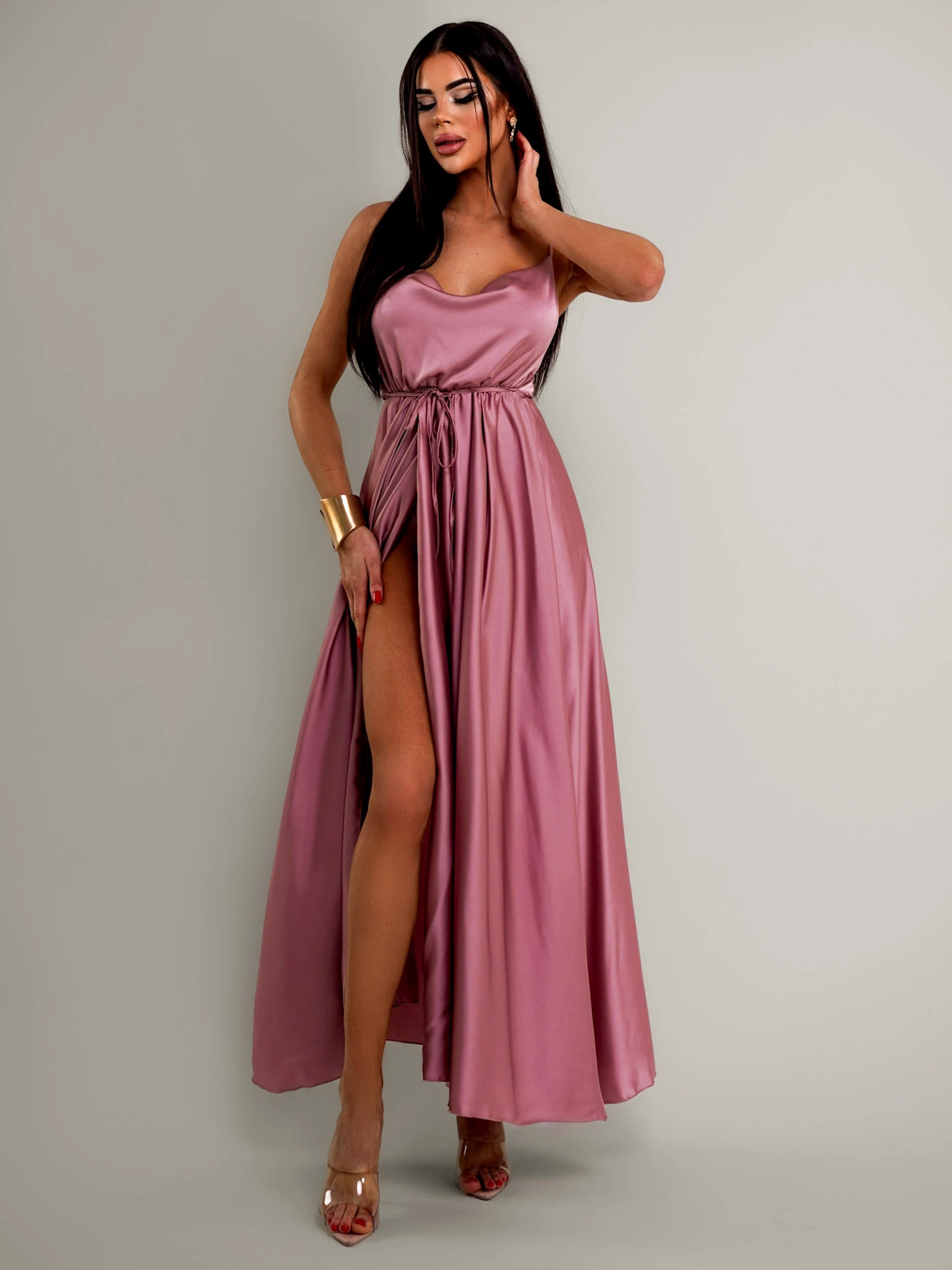 Starorůžové lesklé elegantní šaty YASMINE s rozparkem Velikost: ONESIZE - Obrázek 3